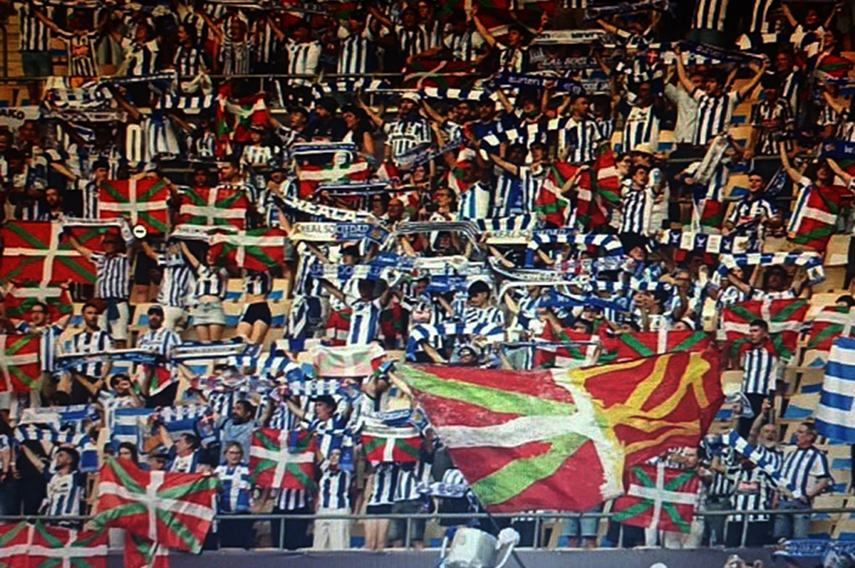 La farsa nacionalista vasca y los pitos al himno de España