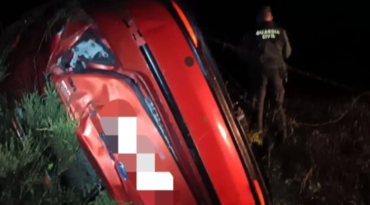 Roba un coche de un taller y sufre un accidente con él al huir de la Guardia Civil en Vitigudino 