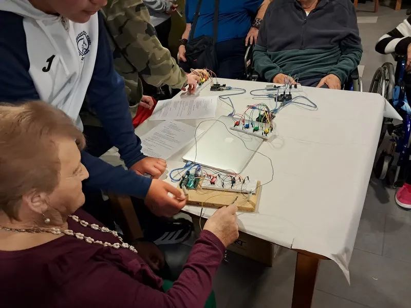 Foto 11 - Experimentos y empat&iacute;a: el IES Leonardo Da Vinci lleva su feria cient&iacute;fica a Gerialba