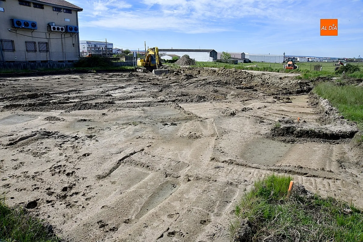 Las máquinas han empezado a trabajar sobre el terreno donde se ubicará el Punto Limpio