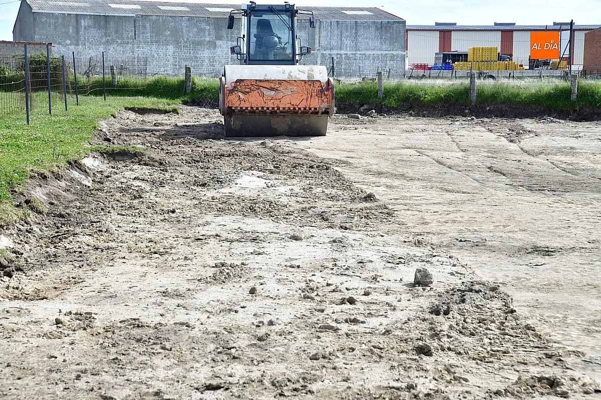 Las máquinas han empezado a trabajar sobre el terreno donde se ubicará el Punto Limpio