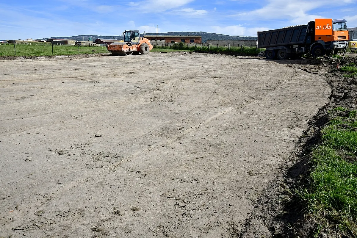 Las máquinas han empezado a trabajar sobre el terreno donde se ubicará el Punto Limpio