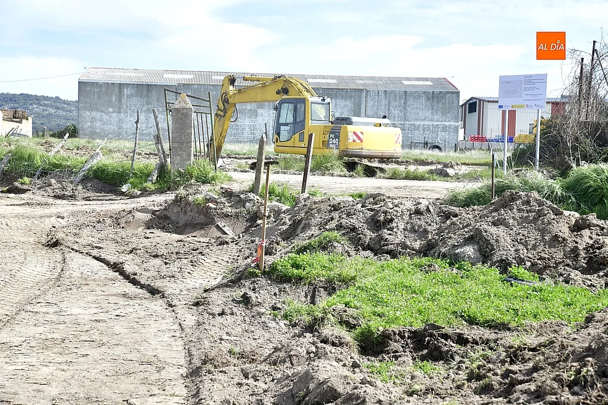 Las máquinas han empezado a trabajar sobre el terreno donde se ubicará el Punto Limpio
