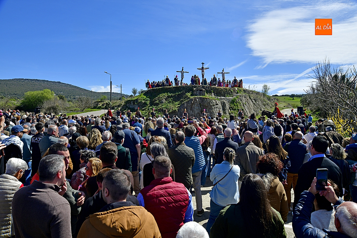La Pasión de Serradilla del Arroyo luce acompañada de un esplendoroso Viernes Santo 