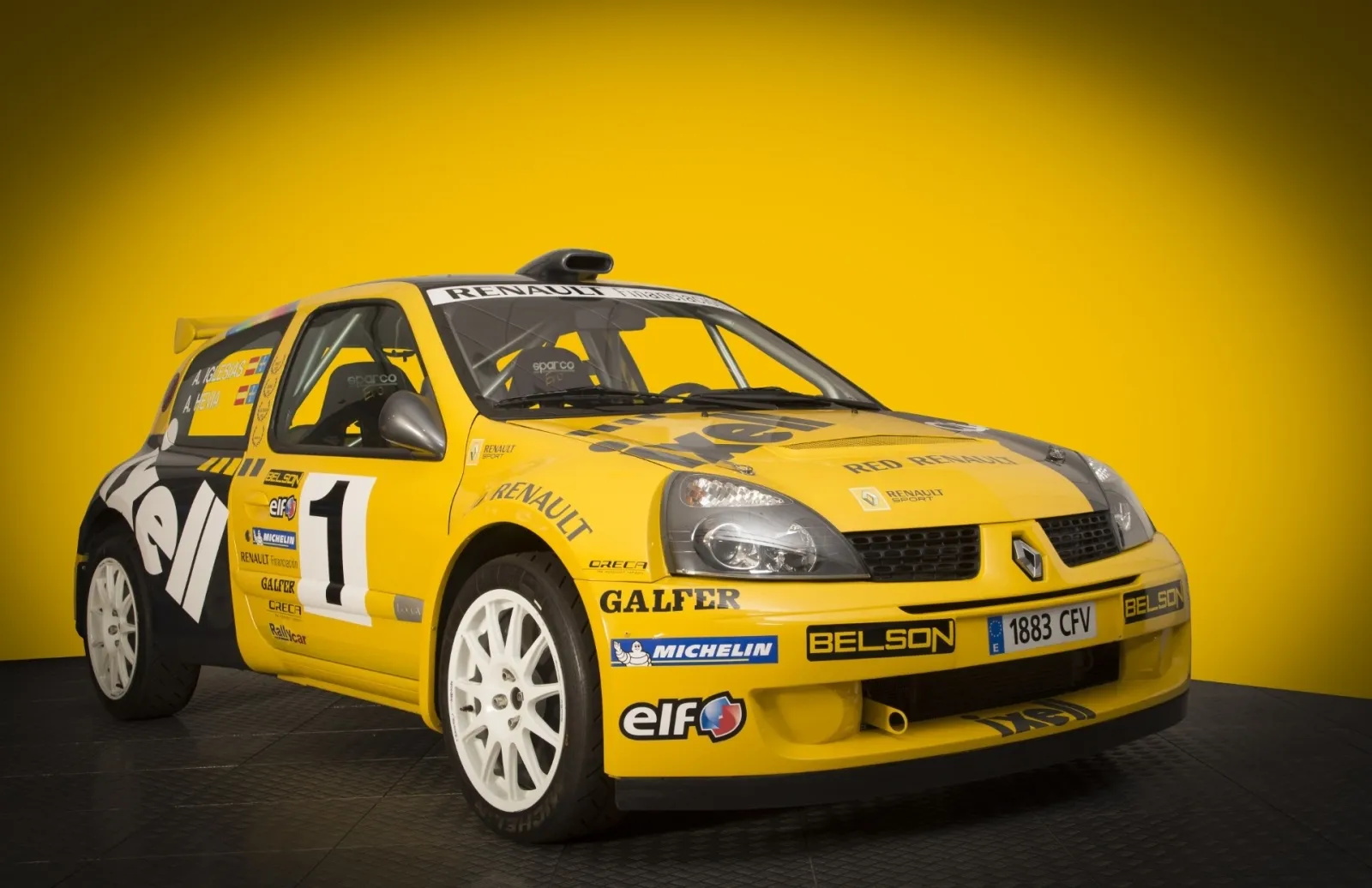 Foto 2 - El Renault Clio Super 1600 de 2002, pieza del mes de abril en el Museo de la Automoci&oacute;n de Salamanca