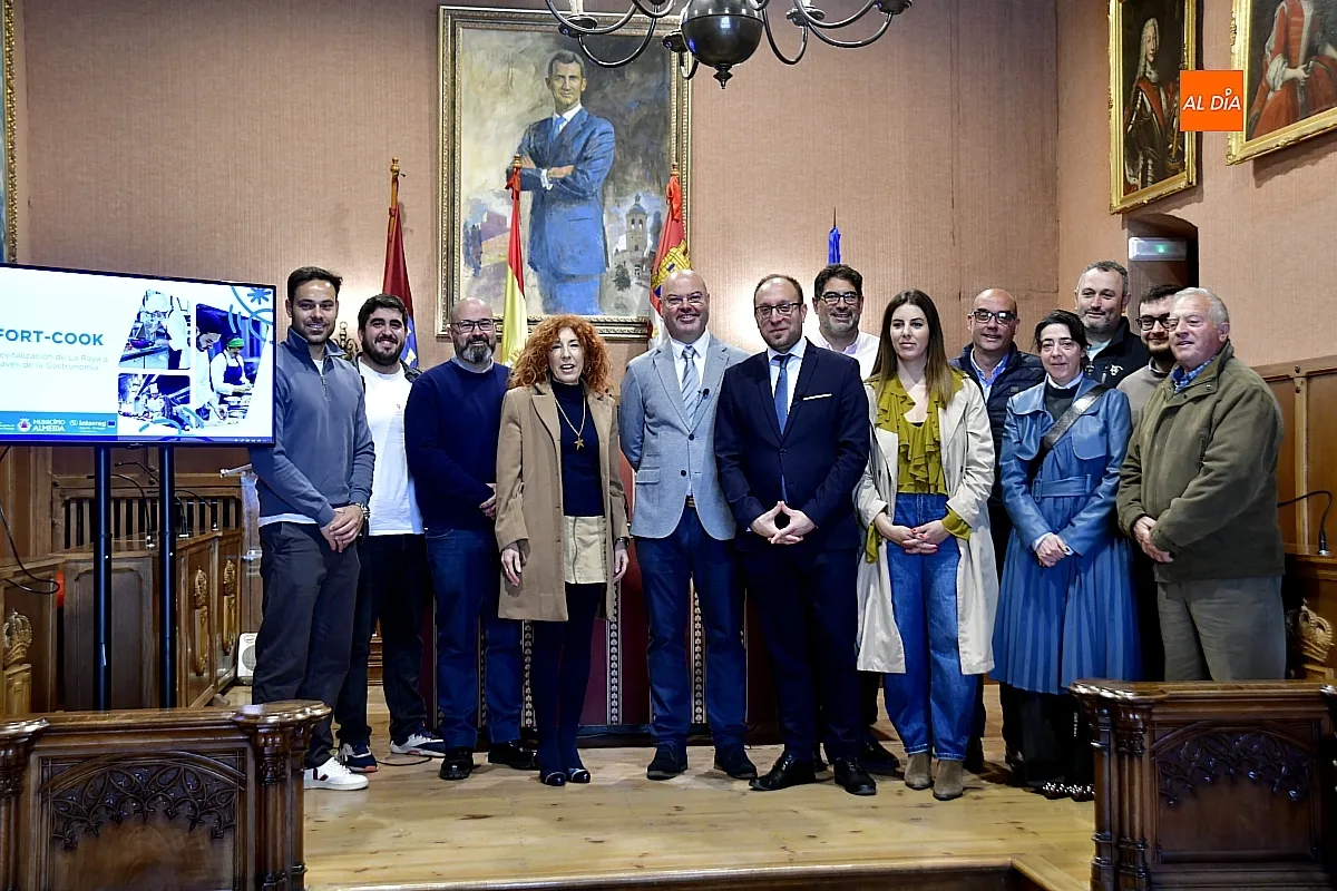 Vicepresidente de Câmara Municipal de Almeida y Alcalde de Ciudad Rodrigo durante la presentación de la Escuela de Hostelería Rayana