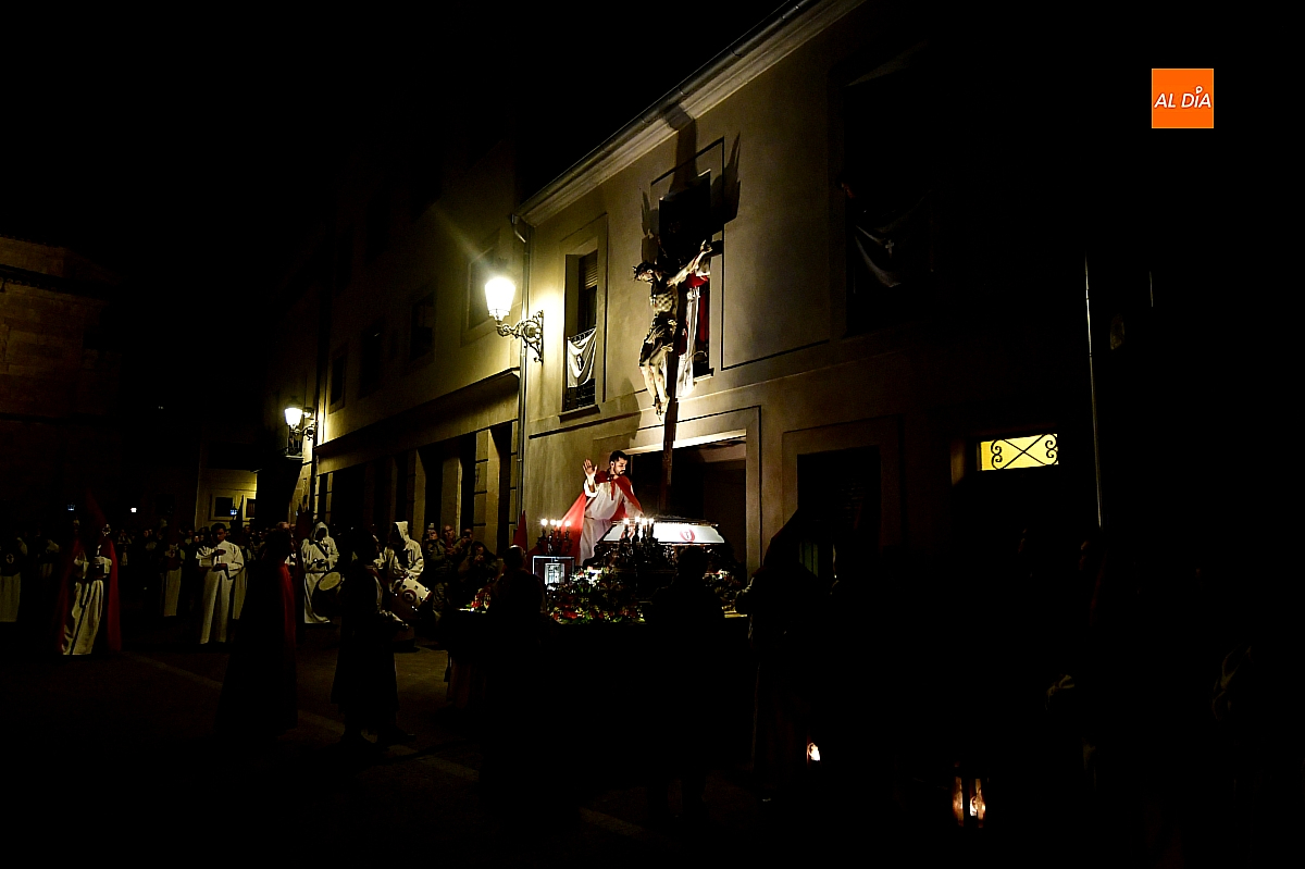 Multitudinario acompañamiento al Cristo del Silencio en la noche del Jueves Santo 
