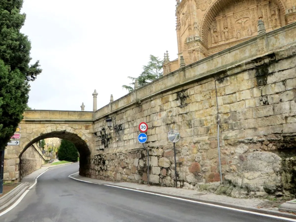 Adiós al paso de peatones bajo el puente de Soto y el Ayuntamiento descarta reordenar el tráfico en la zona sur