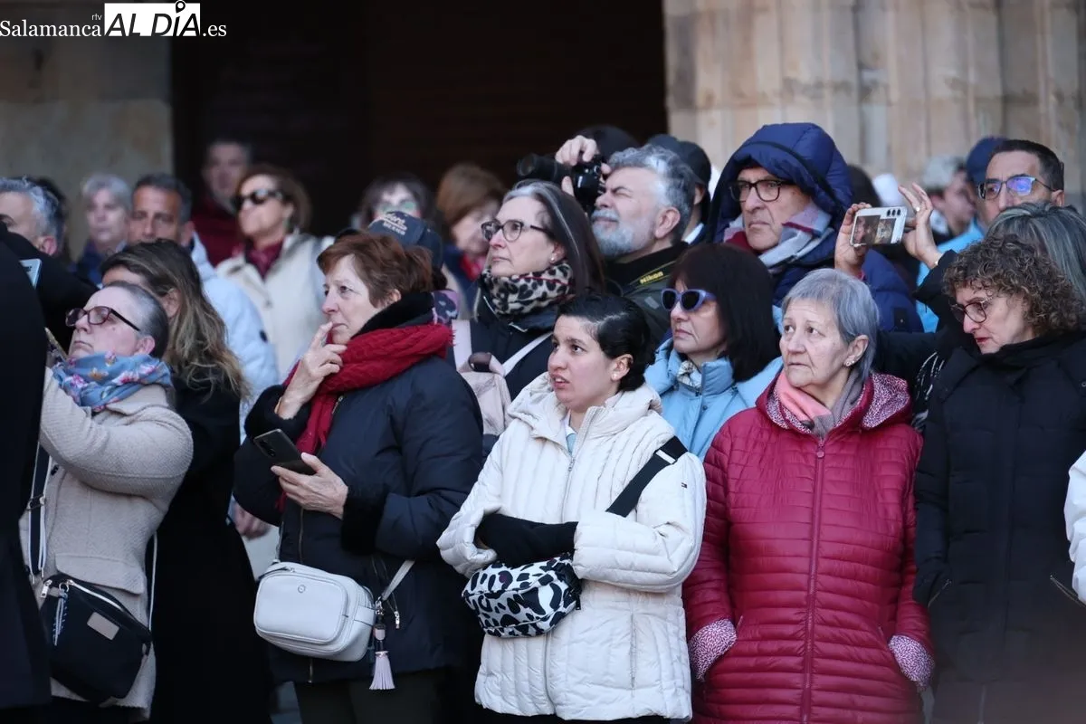 La Esperanza marca una madrugada de Viernes Santo sin el Buena Muerte | FOTOS: David Sañudo