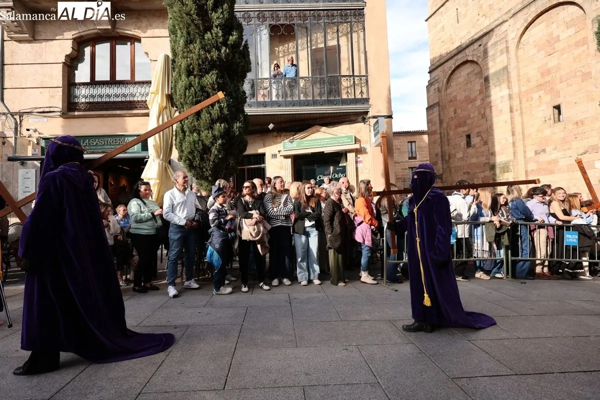 Multitudinario respaldo a Jesús Nazareno en la tarde del Viernes Santo | FOTOS: David Sañudo 