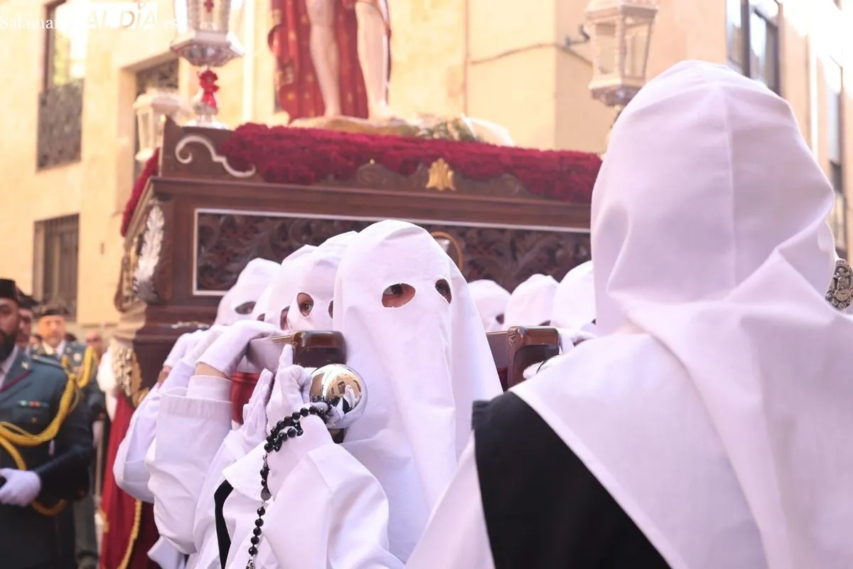 El Vía Crucis recorre Salamanca con su tradicional parada en el Hospital de la Trinidad | FOTOS: David Sañudo 
