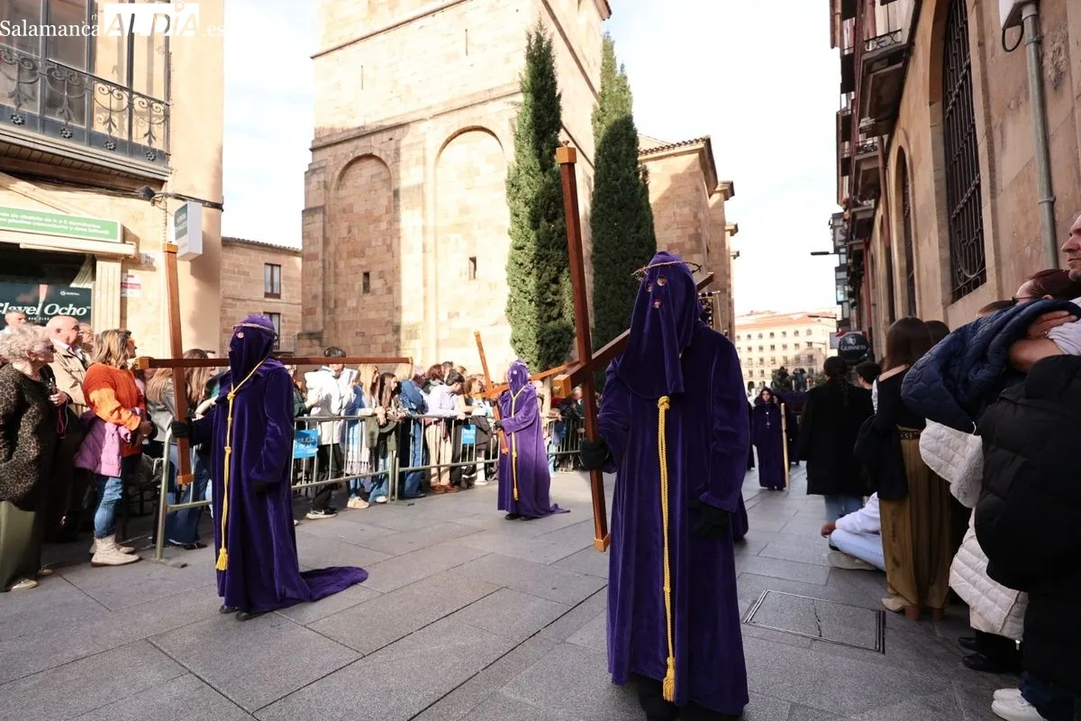 Multitudinario respaldo a Jesús Nazareno en la tarde del Viernes Santo | FOTOS: David Sañudo 