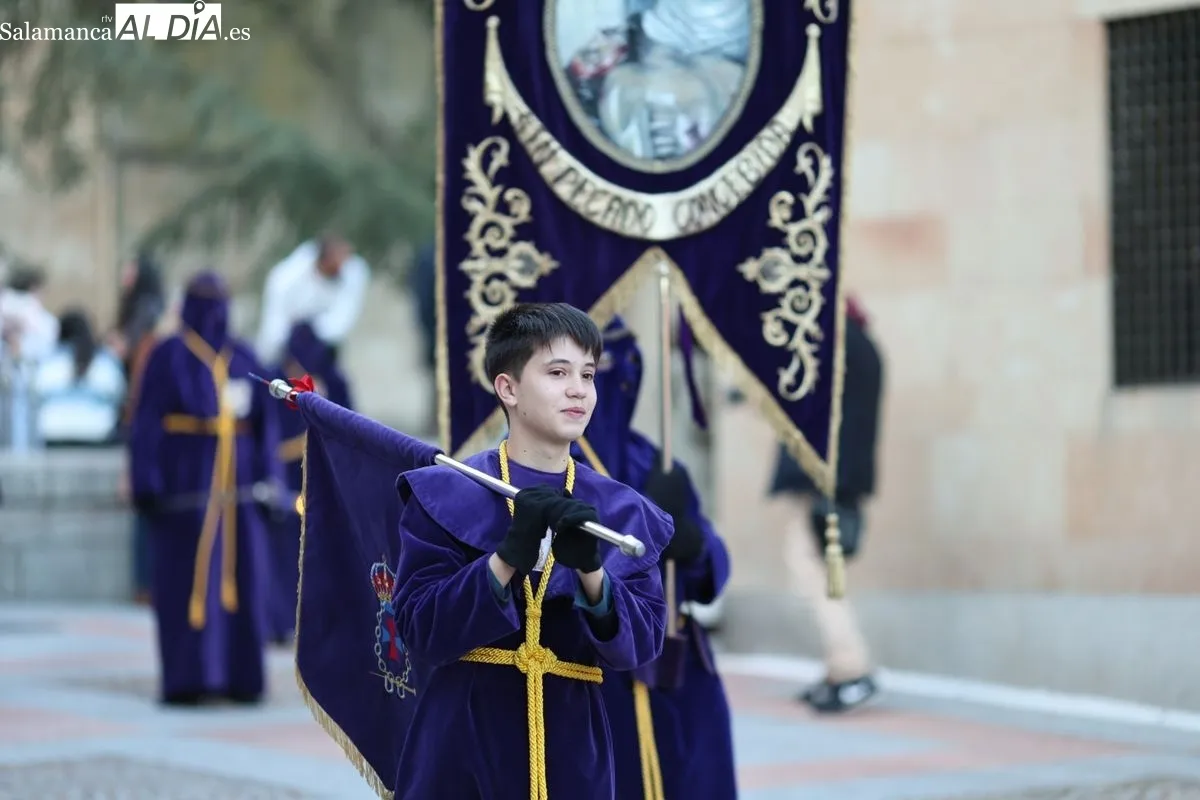 Fervor y multitud en la esperada salida de Jesús Rescatado desde San Pablo | FOTOS: David Sañudo