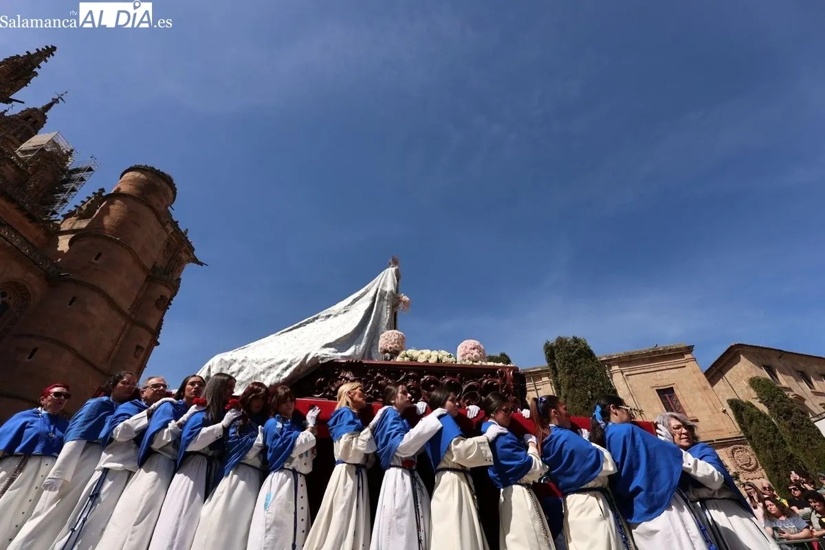 El encuentro entre Jesús Resucitado y la Virgen de la Alegría pone el broche de oro a la Semana Santa de Salamanca | FOTOS: David Sañudo 