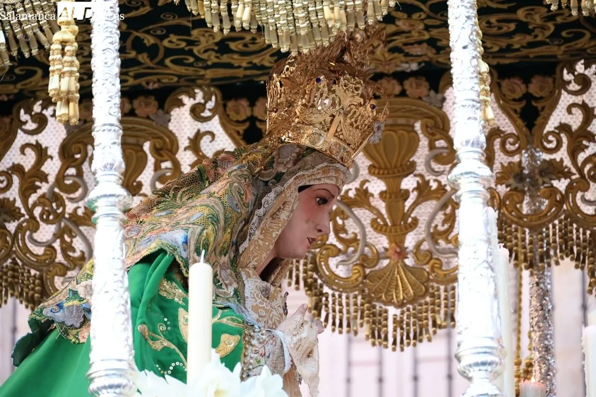 La Esperanza marca una madrugada de Viernes Santo sin el Buena Muerte | FOTOS: David Sañudo