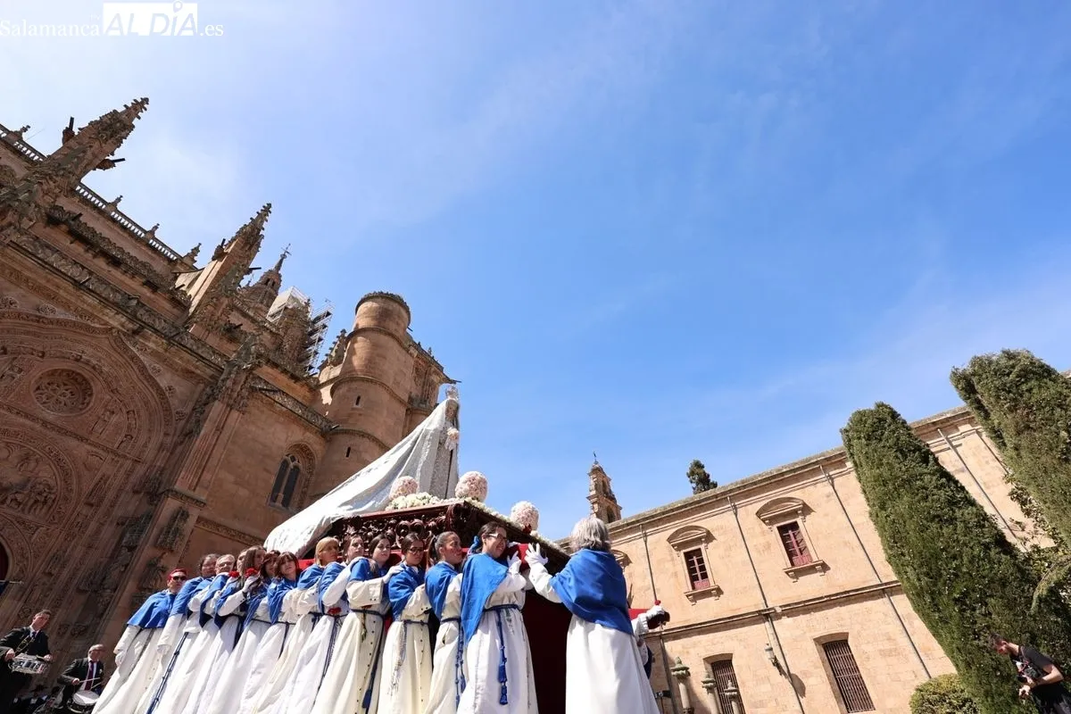 El encuentro entre Jesús Resucitado y la Virgen de la Alegría pone el broche de oro a la Semana Santa de Salamanca | FOTOS: David Sañudo 
