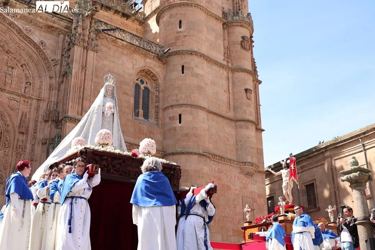 El encuentro entre Jesús Resucitado y la Virgen de la Alegría pone el broche de oro a la Semana Santa de Salamanca | FOTOS: David Sañudo 