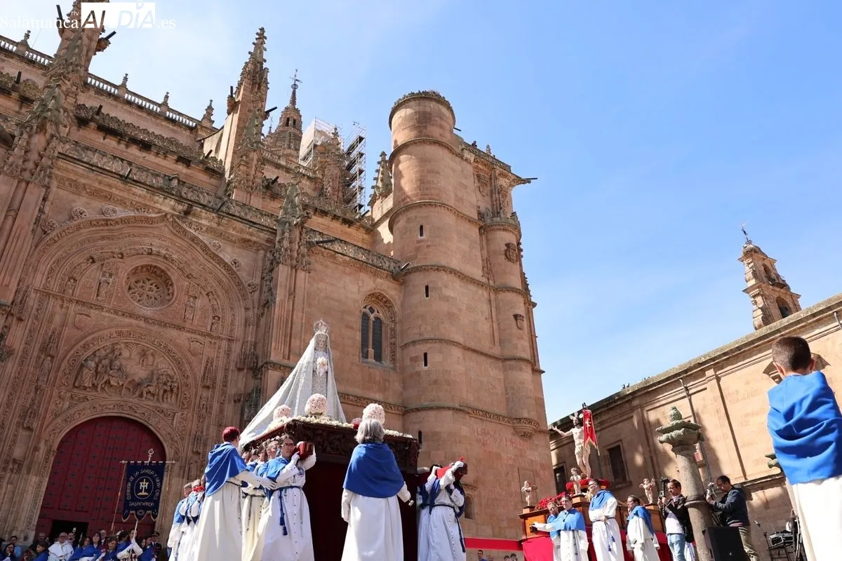 El encuentro entre Jesús Resucitado y la Virgen de la Alegría pone el broche de oro a la Semana Santa de Salamanca | FOTOS: David Sañudo 