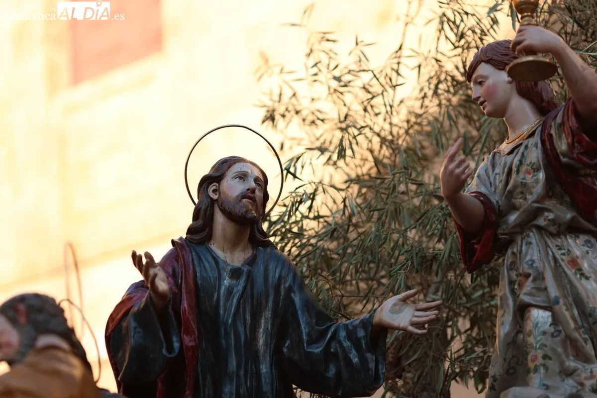 La Oración en el Huerto de los Olivos brilla en una procesión multitudinaria | FOTOS: David Sañudo