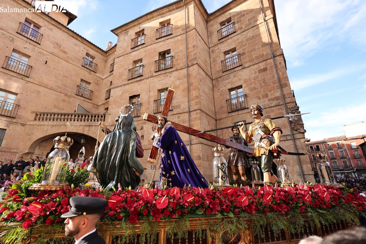 VÍDEO Y FOTOS | Multitudinario respaldo a Jesús Nazareno en la tarde del Viernes Santo