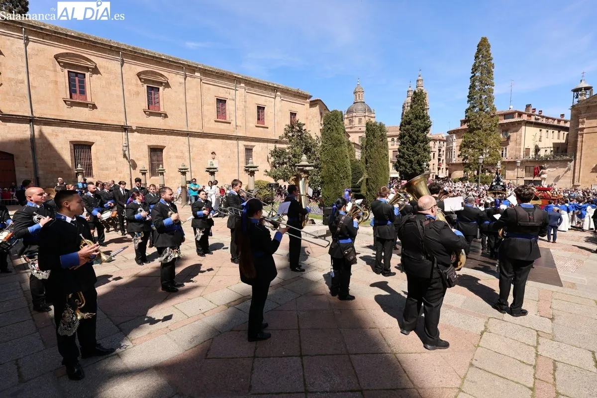 El encuentro entre Jesús Resucitado y la Virgen de la Alegría pone el broche de oro a la Semana Santa de Salamanca | FOTOS: David Sañudo 