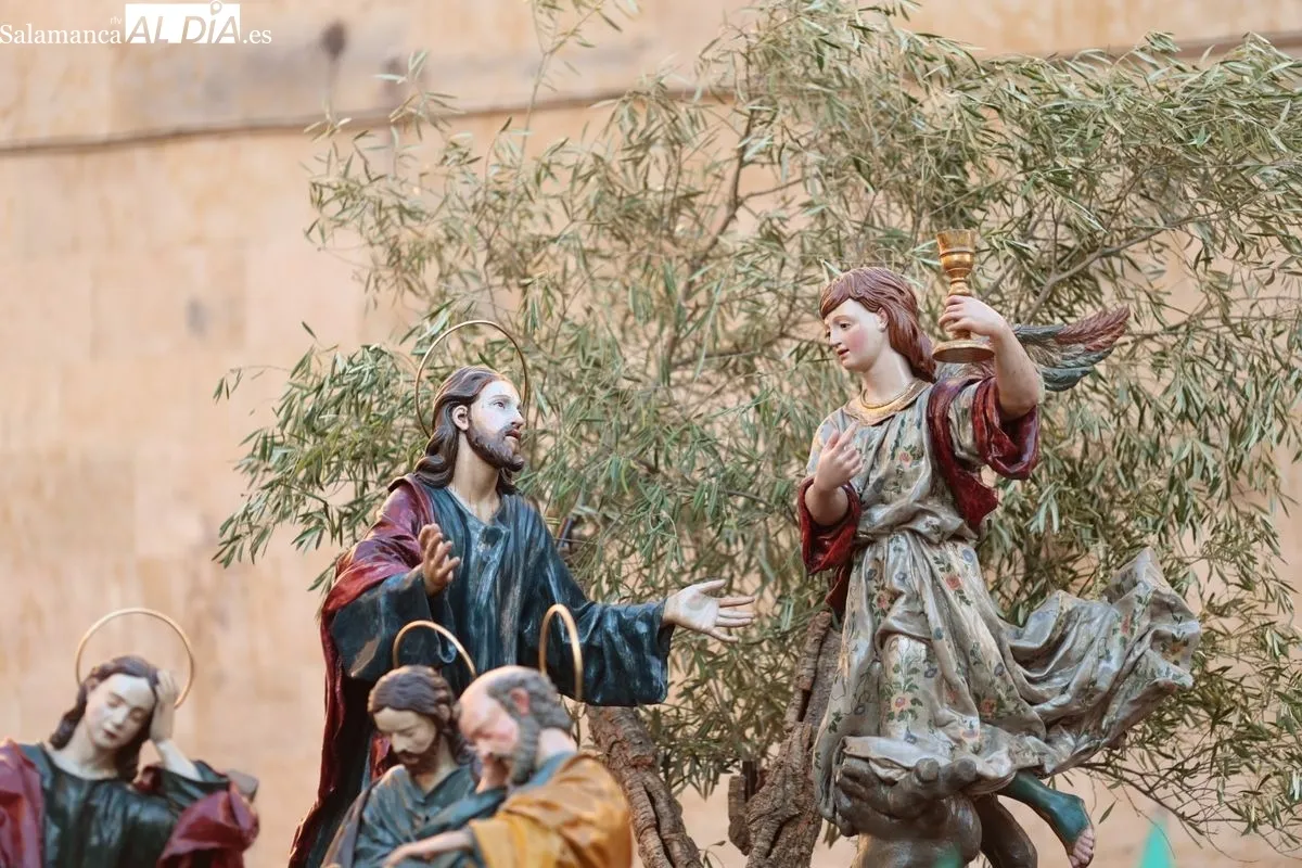 La Oración en el Huerto de los Olivos brilla en una procesión multitudinaria | FOTOS: David Sañudo