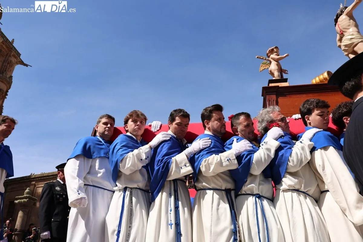 El encuentro entre Jesús Resucitado y la Virgen de la Alegría pone el broche de oro a la Semana Santa de Salamanca | FOTOS: David Sañudo 