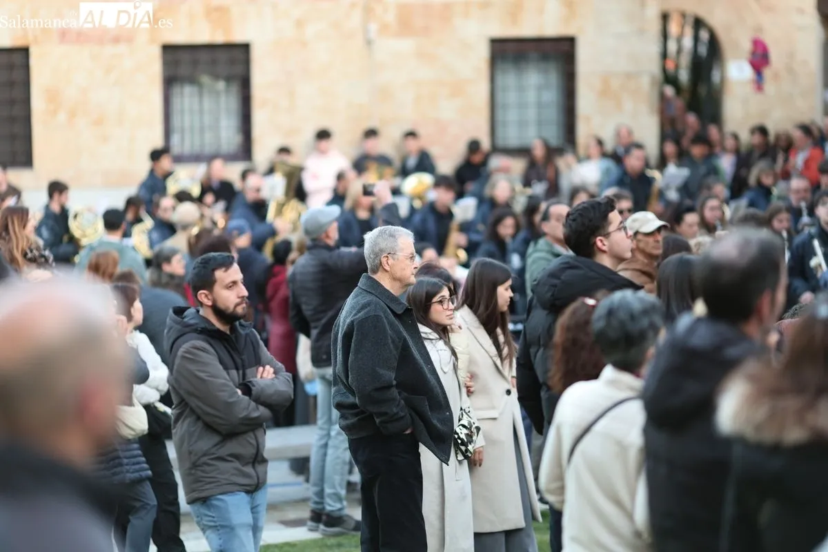 Fervor y multitud en la esperada salida de Jesús Rescatado desde San Pablo | FOTOS: David Sañudo