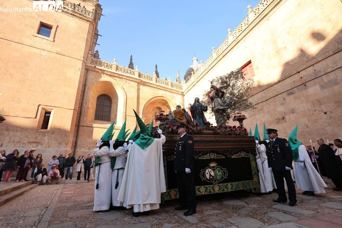 La Oración en el Huerto de los Olivos brilla en una procesión multitudinaria | FOTOS: David Sañudo