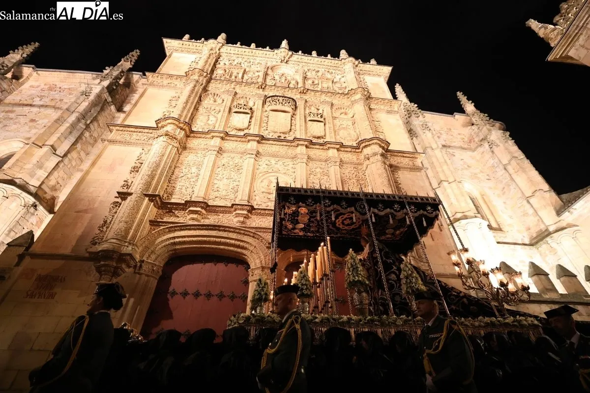 Fervor y devoción en el regreso de La Soledad a las calles de Salamanca | FOTOS: David Sañudo