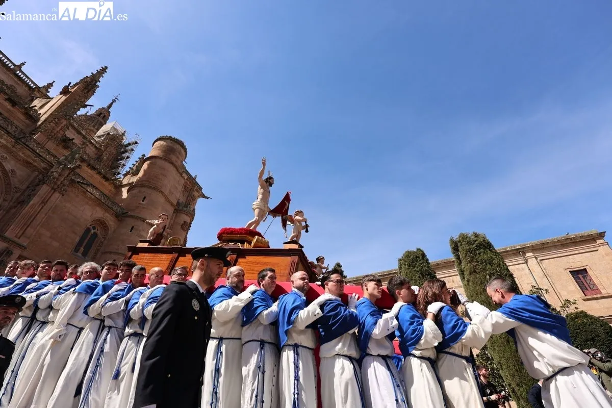 El encuentro entre Jesús Resucitado y la Virgen de la Alegría pone el broche de oro a la Semana Santa de Salamanca | FOTOS: David Sañudo 