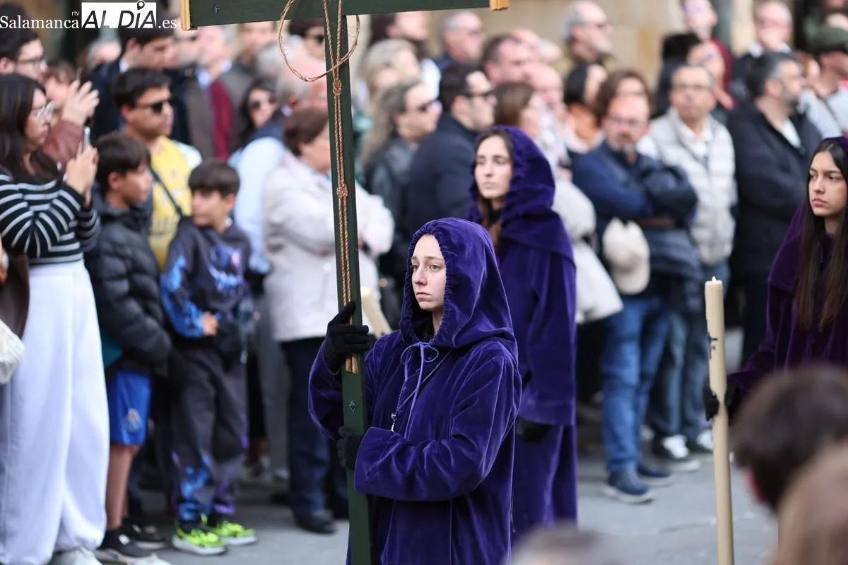 Multitudinario respaldo a Jesús Nazareno en la tarde del Viernes Santo | FOTOS: David Sañudo 