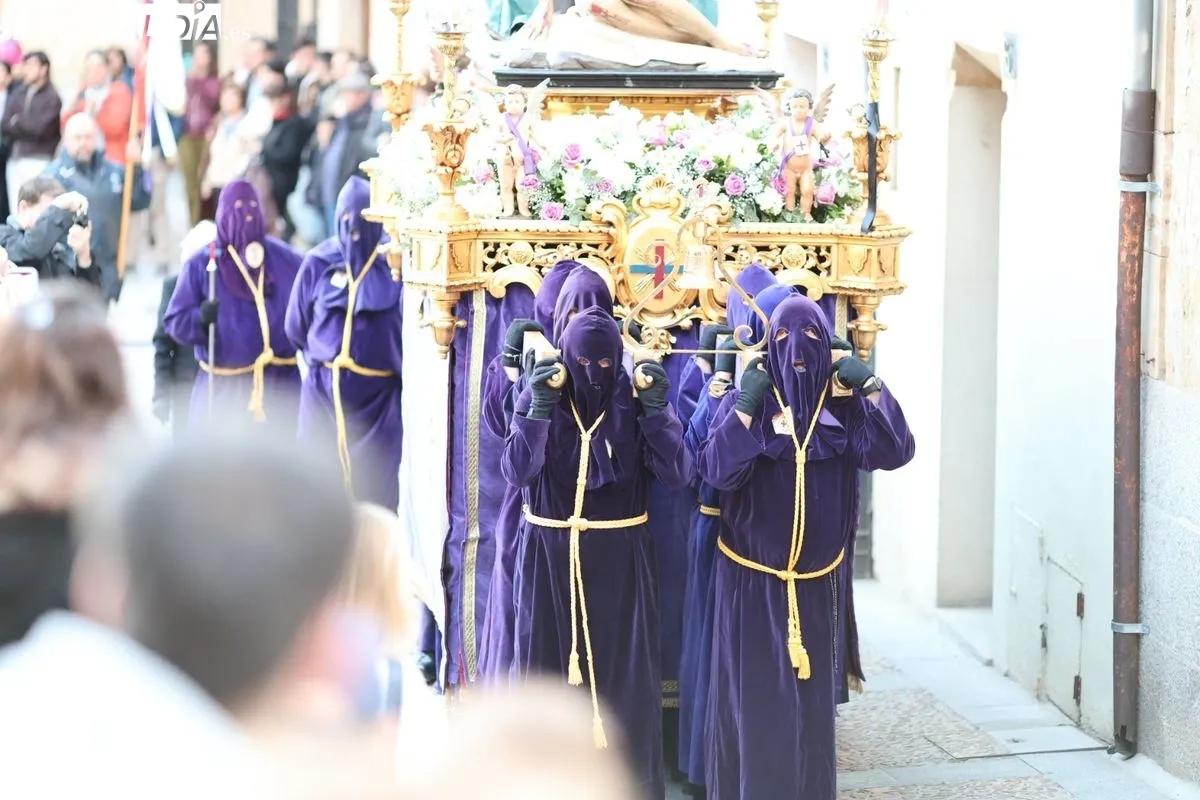 Fervor y multitud en la esperada salida de Jesús Rescatado desde San Pablo | FOTOS: David Sañudo