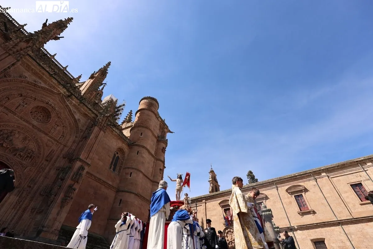El encuentro entre Jesús Resucitado y la Virgen de la Alegría pone el broche de oro a la Semana Santa de Salamanca | FOTOS: David Sañudo 