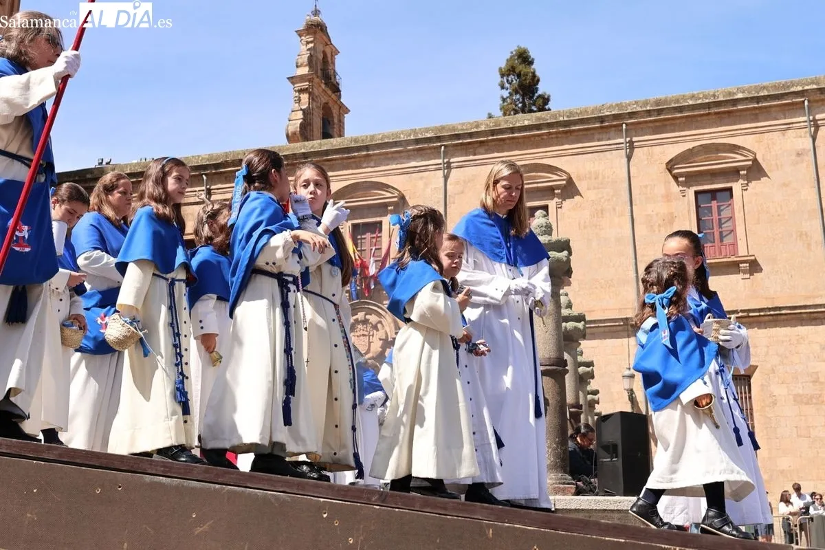 El encuentro entre Jesús Resucitado y la Virgen de la Alegría pone el broche de oro a la Semana Santa de Salamanca | FOTOS: David Sañudo 