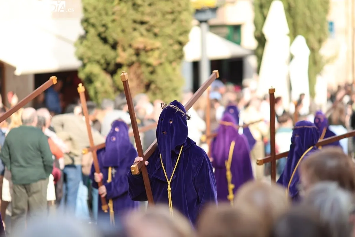 Multitudinario respaldo a Jesús Nazareno en la tarde del Viernes Santo | FOTOS: David Sañudo 