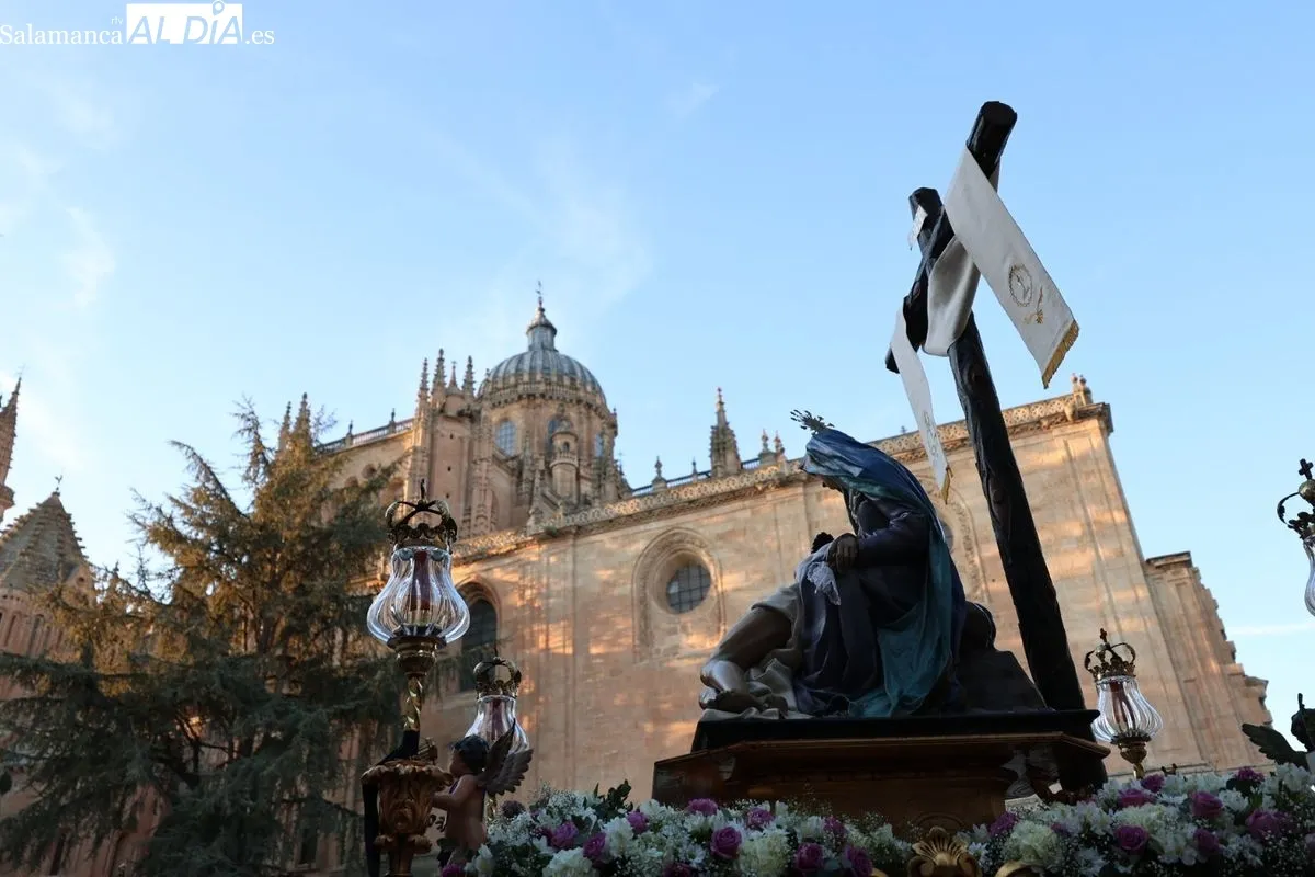 Fervor y multitud en la esperada salida de Jesús Rescatado desde San Pablo | FOTOS: David Sañudo