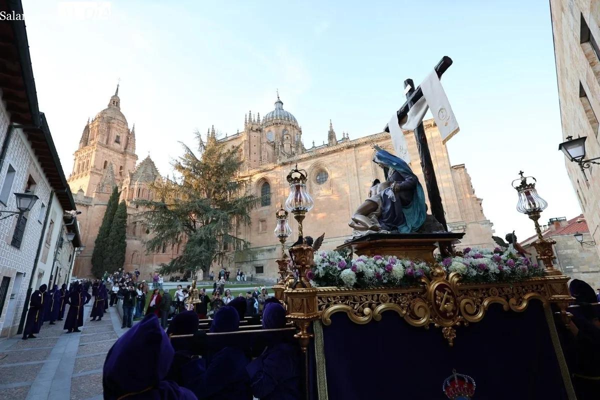 Fervor y multitud en la esperada salida de Jesús Rescatado desde San Pablo | FOTOS: David Sañudo