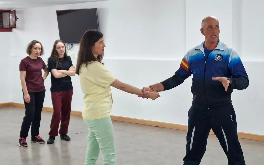 La concejala de Familia e Igualdad de Oportunidades, Miryam Rodríguez, ha visitado este lunes en el Centro Municipal Luis Vives la primera de estas sesiones. Fotos: @aytosalamanca