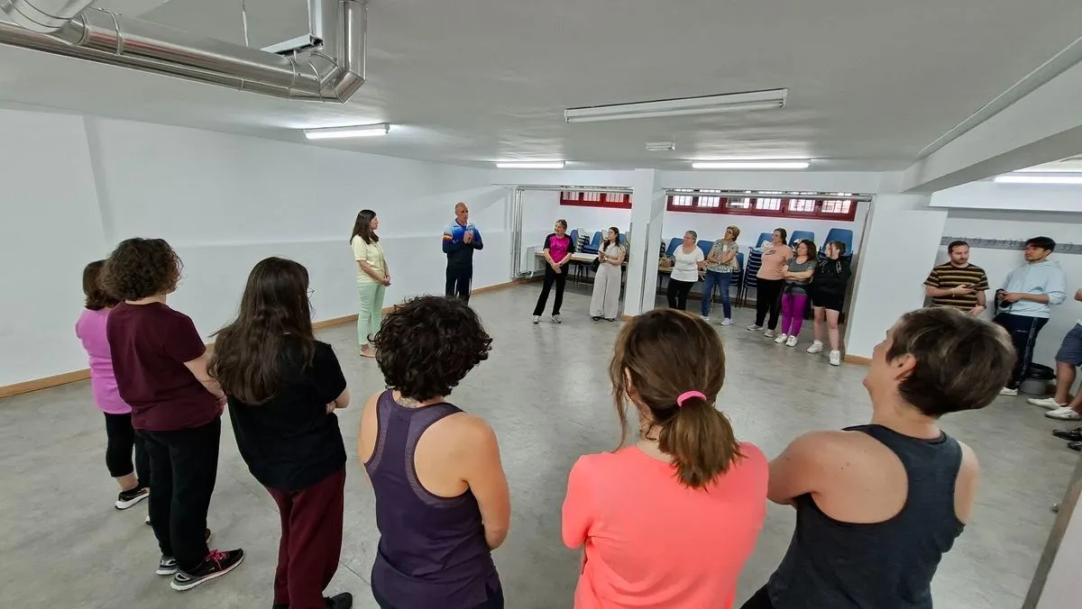 La concejala de Familia e Igualdad de Oportunidades, Miryam Rodríguez, ha visitado este lunes en el Centro Municipal Luis Vives la primera de estas sesiones. Fotos: @aytosalamanca