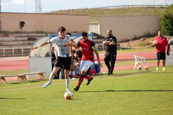 FOTOS | El filial del Salamanca UDS empata con el Béjar en el derbi... pero sale más líder y cerca del ascenso a Tercera RFEF (0-0)