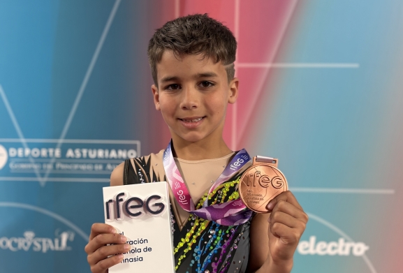 Álex Redondo, del Rítmica Salamanca, hace historia con un bronce nacional en gimnasia rítmica masculina