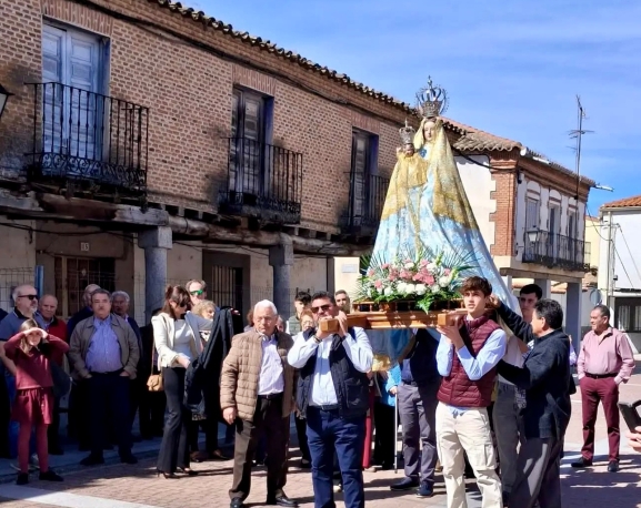 Santiago de la Puebla arropa al Resucitado en un ambientado domingo 