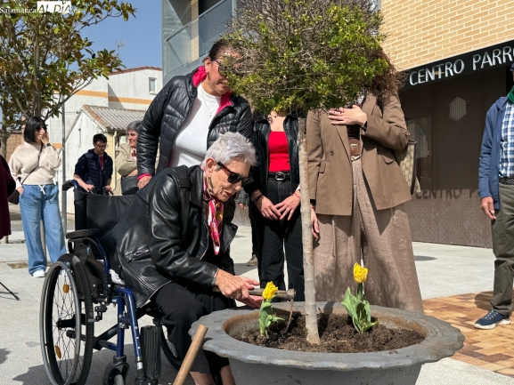 Tulipanes, luz verde, concienciación y solidaridad: Peñaranda se vuelca con los pacientes de Parkinson y sus familias