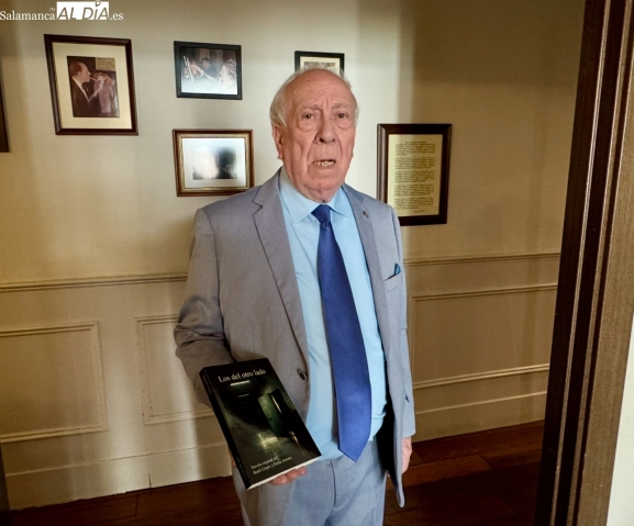 Bauti Llopis reúne a familiares, amigos y autoridades para presentar su nueva novela 