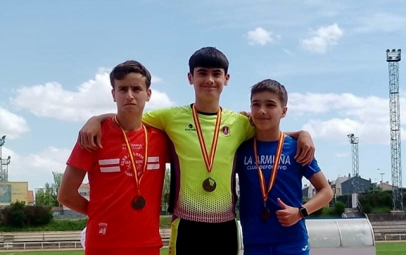 Gran éxito del atletismo base peñarandino: nueve medallas, triunfos y actuaciones destacadas en el Helmántico