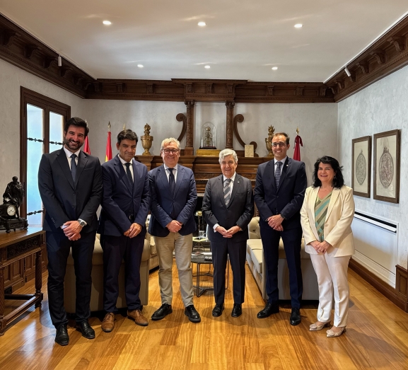 Presidente Audiencia Nacional destaca su papel en la USAL