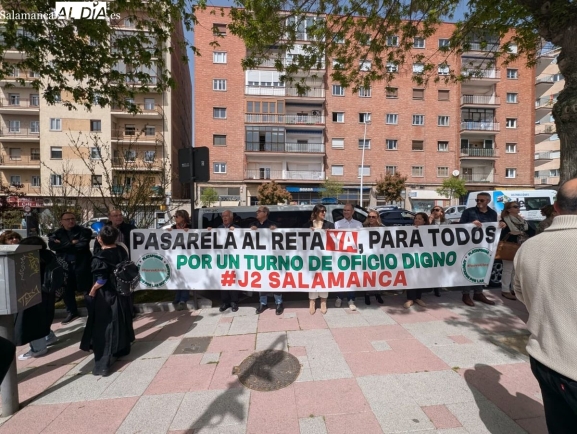 Mutualistas protestan en Salamanca por la pasarela al RETA