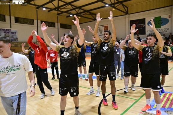 El BM Salamanca asalta Gijón en el día que Sebas Elena anuncia su retirada a final de curso (31-34)