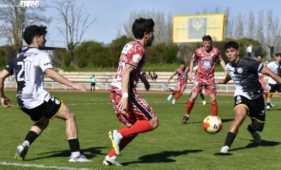 FOTOS | El CD Guijuelo se lleva el derbi ante el filial de Unionistas casi a última hora (1-2)